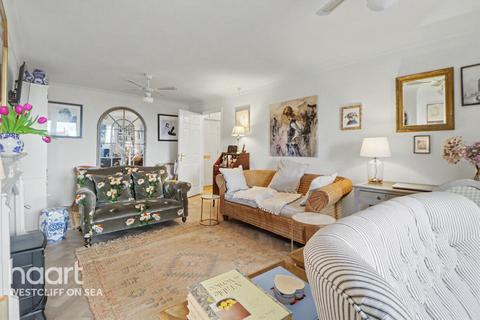 2 bedroom flat for sale, Hamlet Court Road, WESTCLIFF-ON-SEA