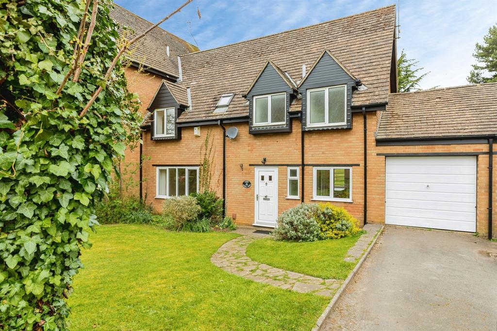 4 bedroom terraced house for sale