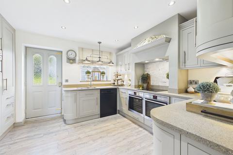 4 bedroom semi-detached house for sale, Glendale Gardens, Telford TF4