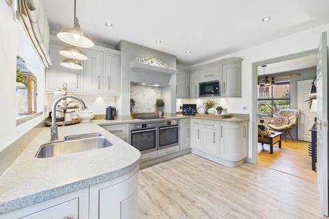 4 bedroom semi-detached house for sale, Glendale Gardens, Telford TF4