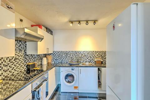 1 bedroom flat for sale, Hirondelle Close, Northampton, NN5