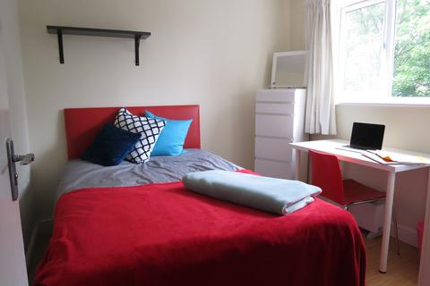 3 bedroom house to rent, Churchview Court, North Road, Nottingham NG2