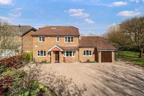 5 bedroom detached house for sale, Woodcock Court, Reading RG7