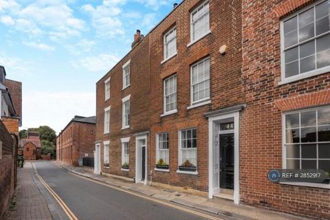 4 bedroom terraced house to rent, Stour St, Canterbury, CT1