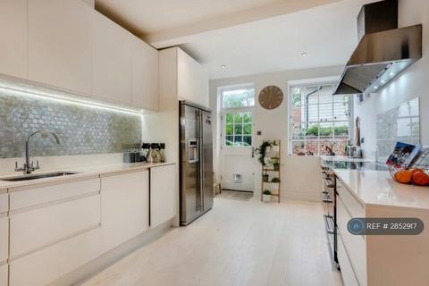 4 bedroom terraced house to rent, Stour St, Canterbury, CT1