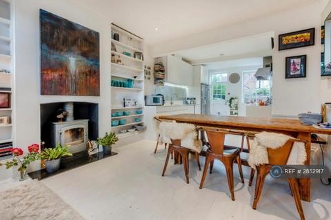 4 bedroom terraced house to rent, Stour St, Canterbury, CT1