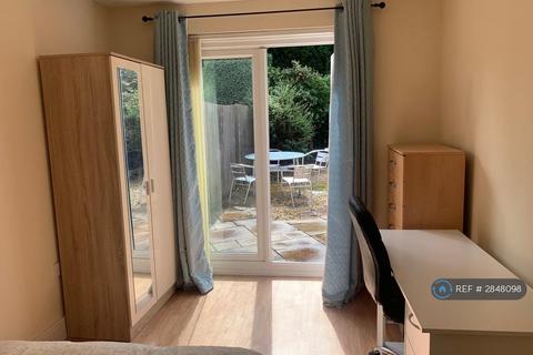 4 bedroom semi-detached house to rent, Parkway, Derby, DE73