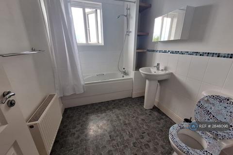 4 bedroom semi-detached house to rent, Parkway, Derby, DE73
