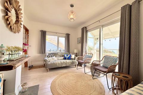 2 bedroom detached house to rent, Undercliff Drive, Ventnor