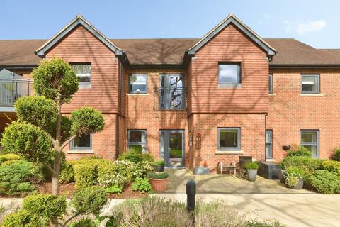 2 bedroom flat for sale, St. Giles Mews, Stony Stratford, Milton Keynes, Buckinghamshire, MK11