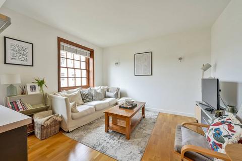 2 bedroom flat for sale, Scott Avenue, West Hill, London, SW15
