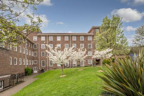 2 bedroom flat for sale, Scott Avenue, West Hill, London, SW15