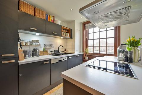 2 bedroom flat for sale, Scott Avenue, West Hill, London, SW15