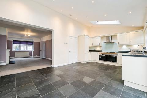3 bedroom semi-detached house for sale, Warren Drive, Hornchurch, RM12