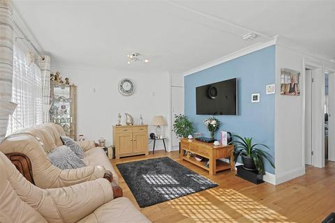 2 bedroom park home for sale, Main Road, Tower Park, Hockley SS5