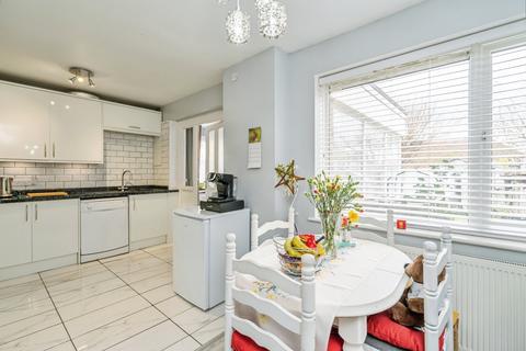 3 bedroom end of terrace house for sale, Kings Drive, West Sussex PO21