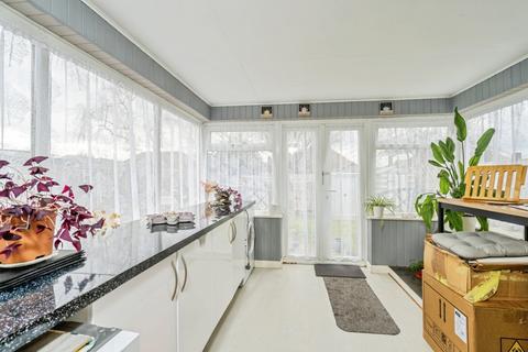 3 bedroom end of terrace house for sale, Kings Drive, West Sussex PO21