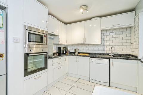 3 bedroom end of terrace house for sale, Kings Drive, West Sussex PO21