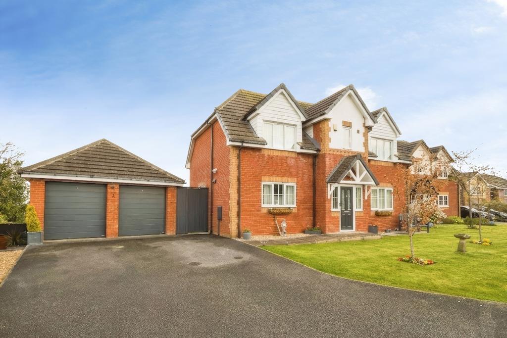5 bedroom detached house for sale