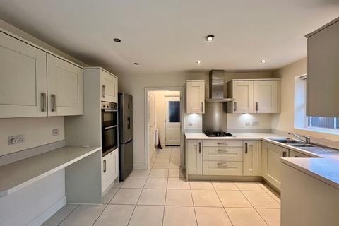 4 bedroom detached house to rent, Weir Way, Coventry, CV3