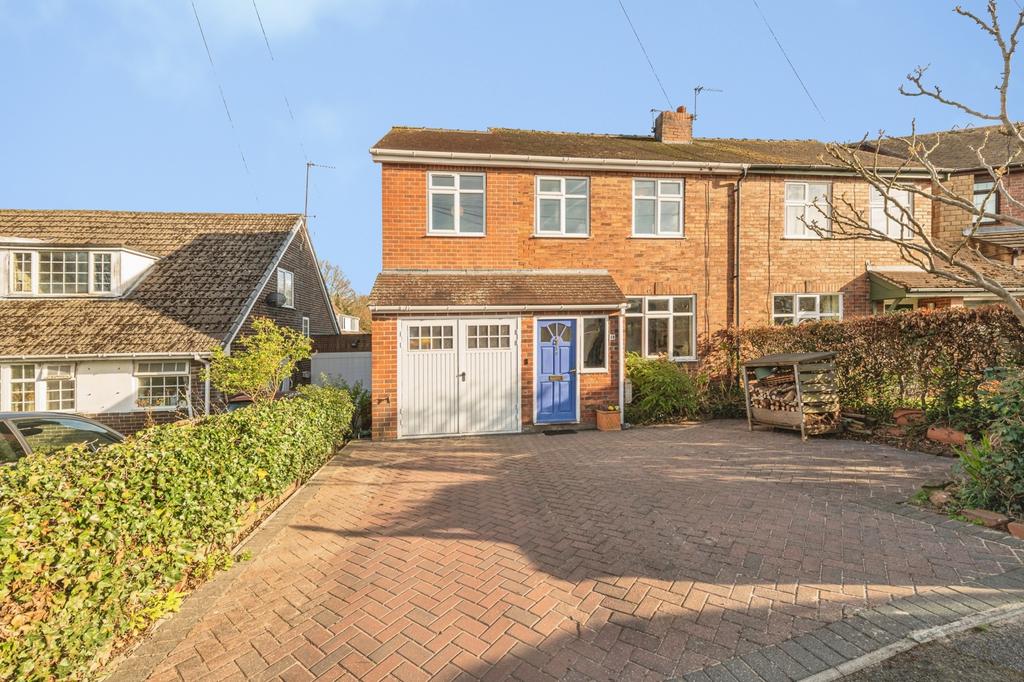 5 bedroom semi-detached house for sale