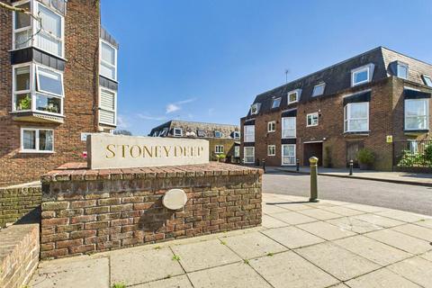 Stoneydeep, Teddington