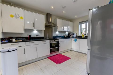 4 bedroom detached house to rent, St. Marys Road, Kentford, CB8 7FY