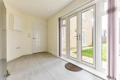 4 bedroom detached house to rent, St. Marys Road, Kentford, CB8 7FY