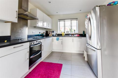 4 bedroom detached house to rent, St. Marys Road, Kentford, CB8 7FY