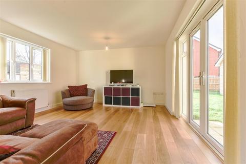 4 bedroom detached house to rent, St. Marys Road, Kentford, CB8 7FY