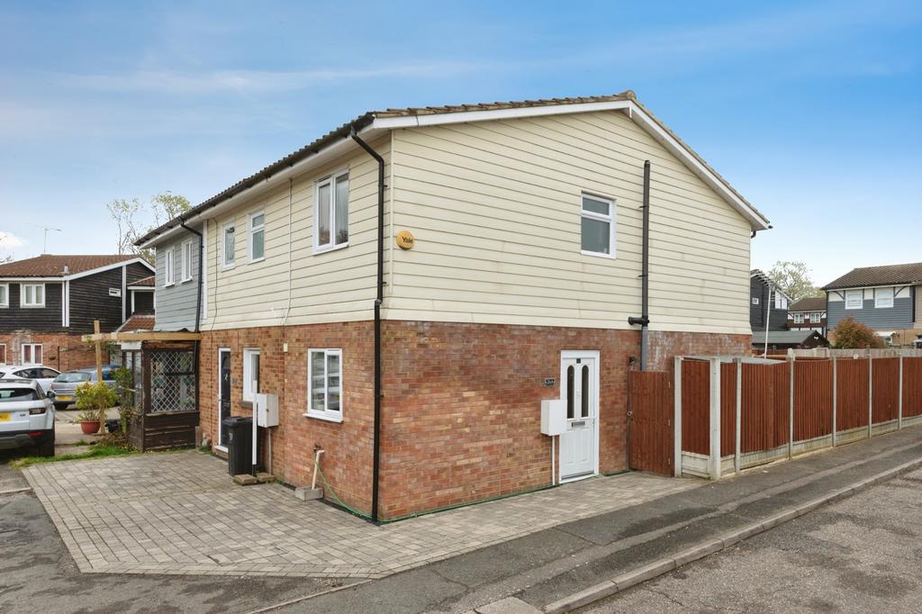 Detached house exterior, driveway
