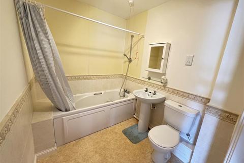 1 bedroom retirement property for sale, Hart Road, Thundersley