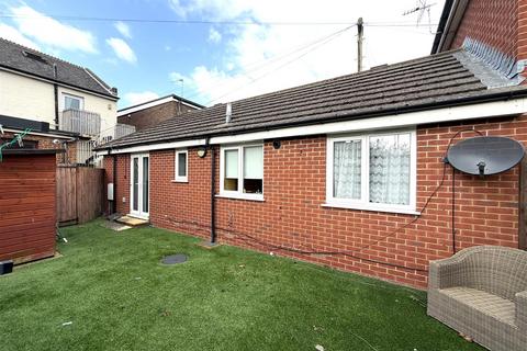 1 bedroom semi-detached bungalow for sale, York Avenue, East Cowes