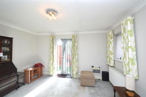 1 bedroom semi-detached bungalow for sale, York Avenue, East Cowes