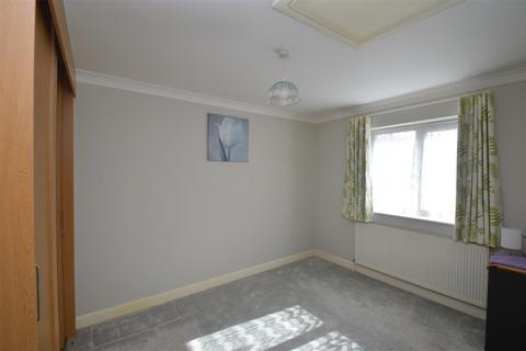 1 bedroom semi-detached bungalow for sale, York Avenue, East Cowes