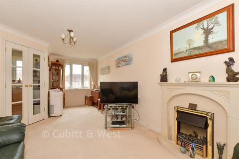 1 bedroom flat for sale, Blackbridge Lane, Horsham, West Sussex