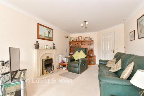 1 bedroom flat for sale, Wakefield Court, Horsham RH12