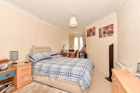 1 bedroom flat for sale, Wakefield Court, Horsham RH12