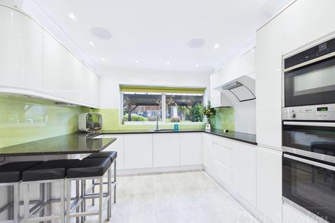 3 bedroom detached house for sale, Gravel Hill, Croydon