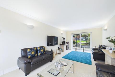 3 bedroom detached house for sale, Gravel Hill, Croydon