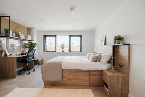 Studio to rent, Childers Street, Deptford, London, SE8