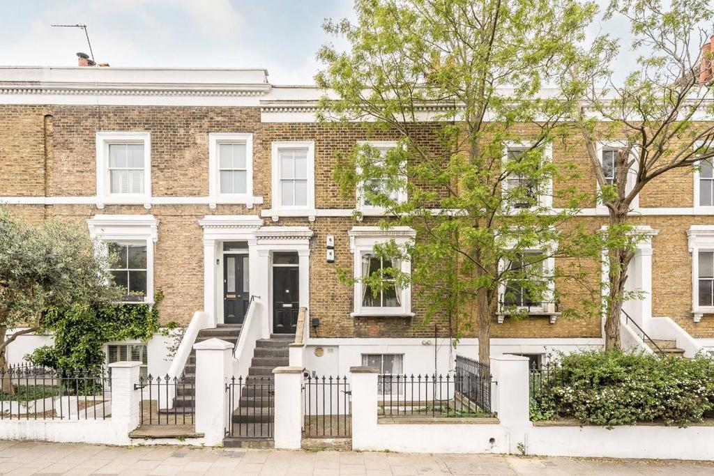 North Street, London SW4 3 bed flat - £3,600 pcm (£831 pw)