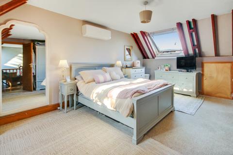 4 bedroom detached house for sale, Brookhill Road, Copthorne, Crawley, RH10