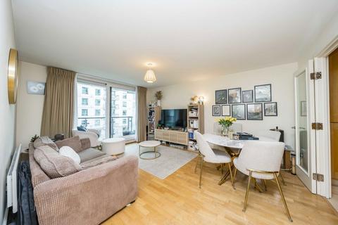2 bedroom flat for sale, St. George Wharf, London SW8