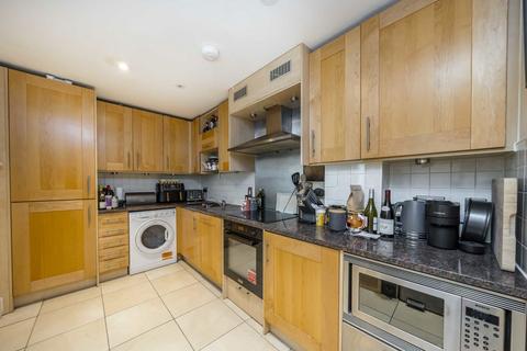 2 bedroom flat for sale, St. George Wharf, London SW8