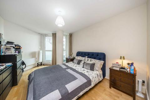 2 bedroom flat for sale, St. George Wharf, London SW8