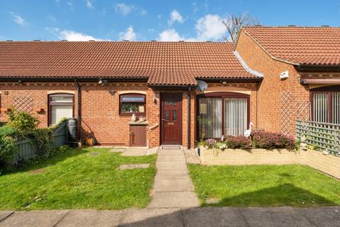 2 bedroom bungalow for sale, Clare Court, Grimsby, Lincolnshire, DN34