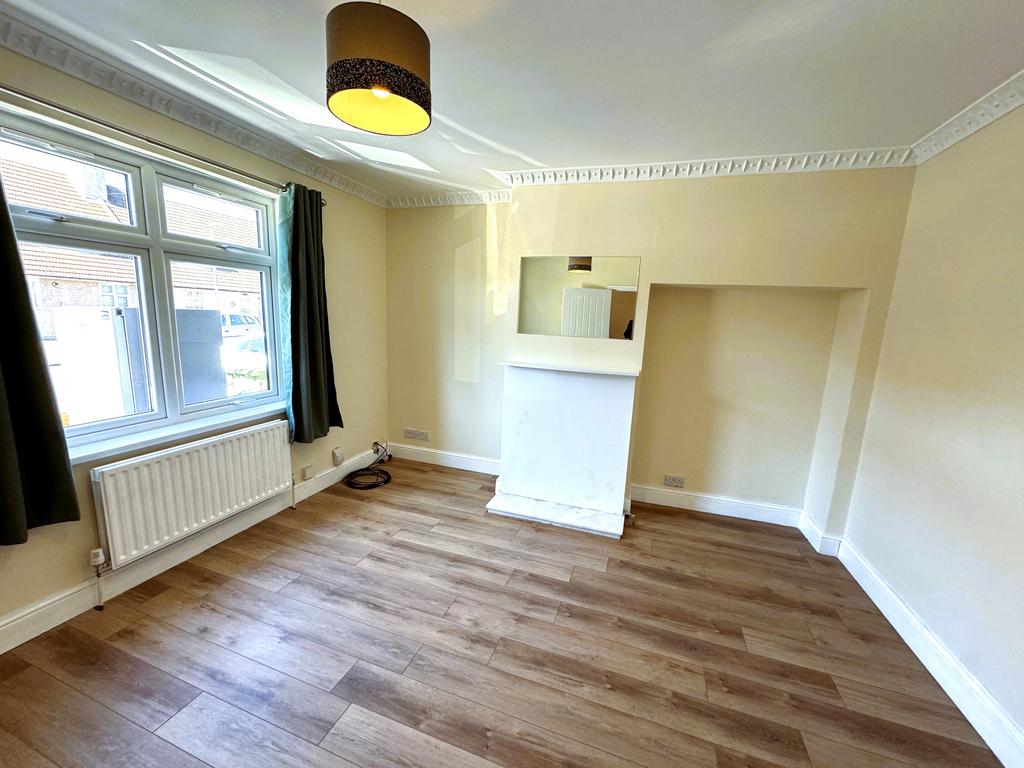 House in Dagenham - View 3