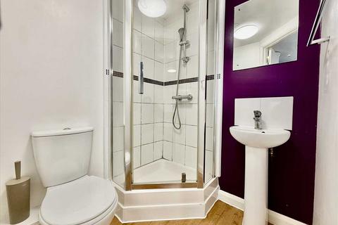 Studio to rent, Studio 7, The Square