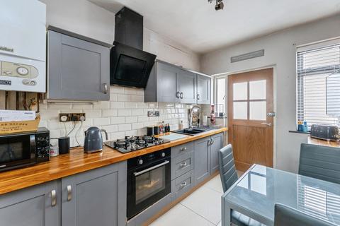 2 bedroom bungalow for sale, Rhyl Coast Road, Rhyl, Denbighshire, LL18